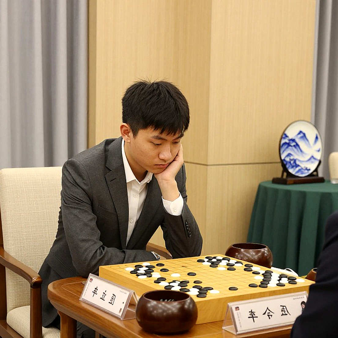 FIDE अध्यक्ष का नाम ग़लत: एक हेडलाइन, दो अलग ख़बरें और एक बिना रसीद का दावा